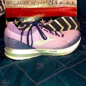 Brooks size 10